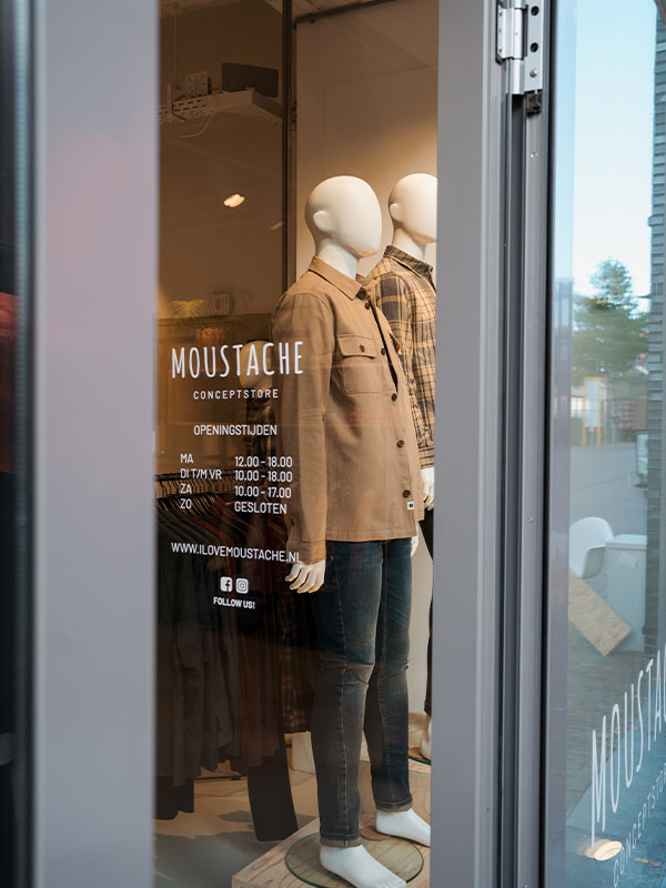 Voorzijde van de Moustache winkel in Kerkrade