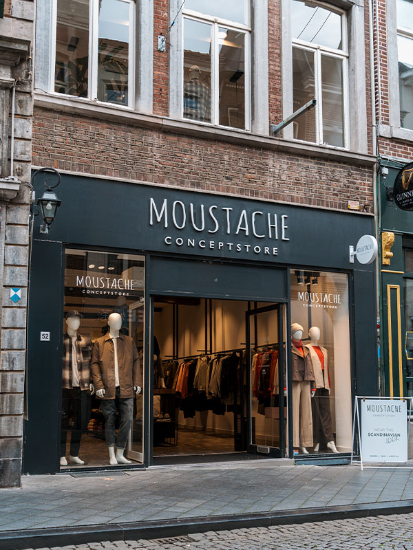 Voorzijde van de Moustache winkel in Maastricht